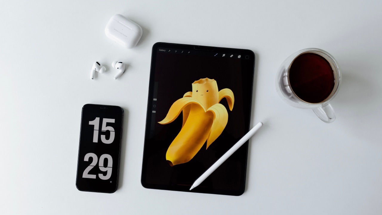 iPhoneとAirPods、そしてApple Pencilが魅力のiPad